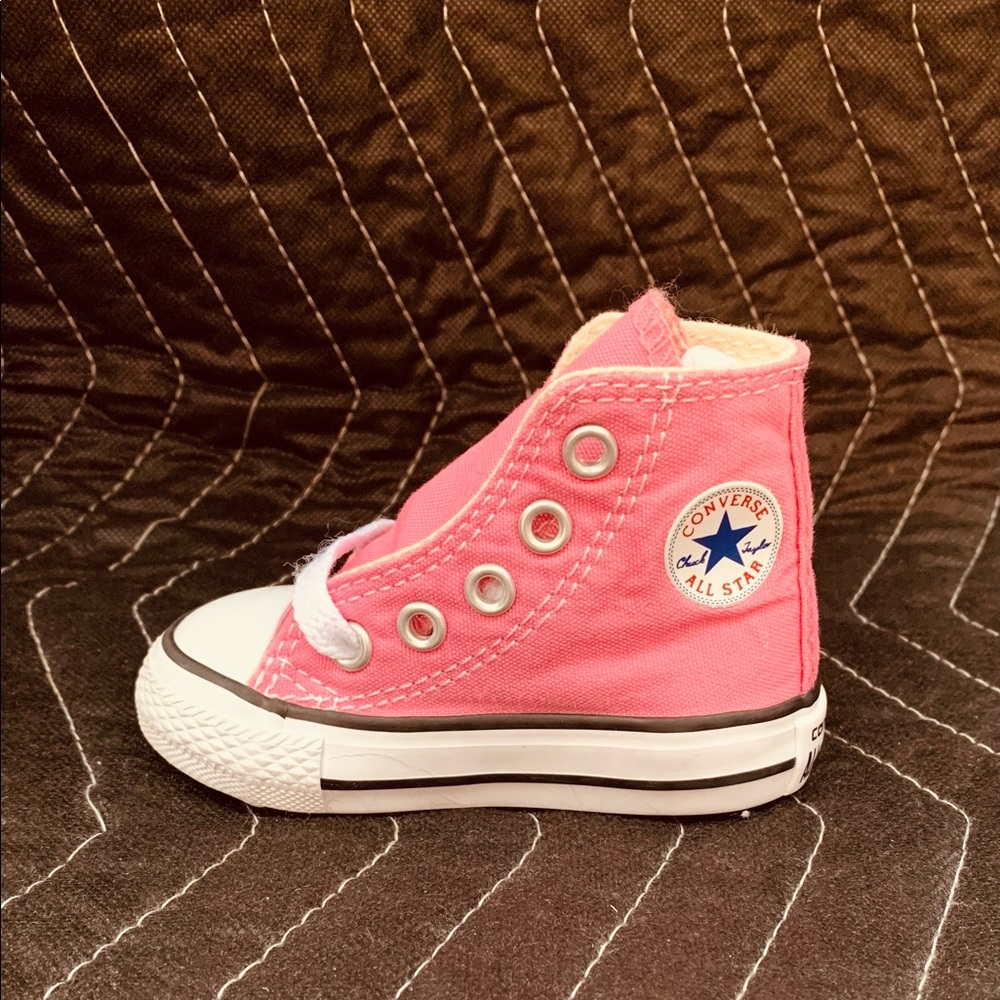 Chuck Taylor All Star
20.00
TODDLER HIGH TOP SHOE